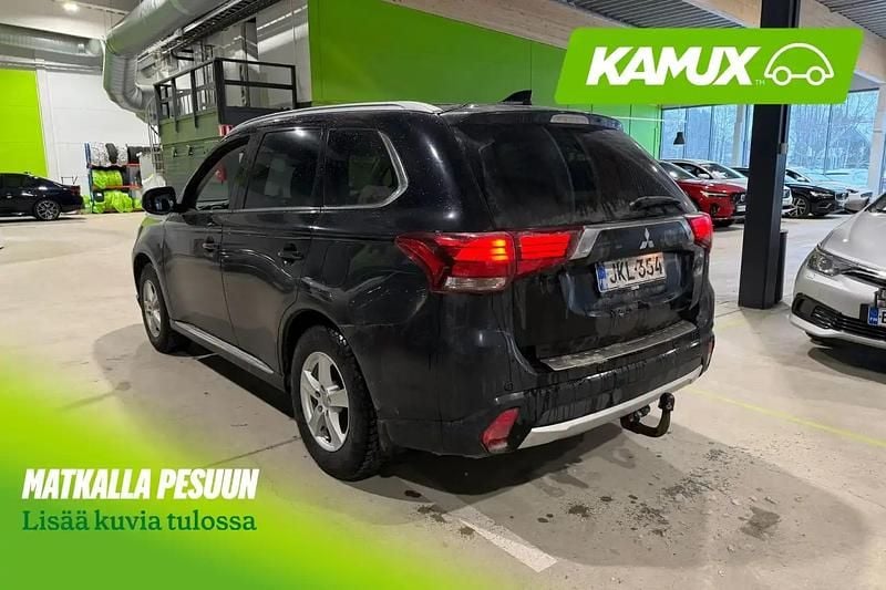 Käytetty Mitsubishi Outlander P-HEV Instyle 121 HP (88 kW) 2018 Musta Farmari