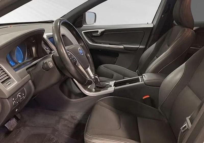 Käytetty Volvo XC60 Momentum 190 HP (139 kW) 2016 Valkoinen Katumaasturi