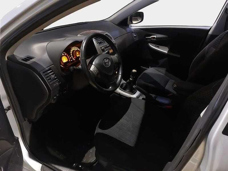 Käytetty Toyota Corolla Sol 101 HP (74 kW) 2010 Sedan