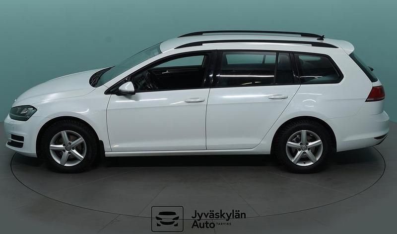 Käytetty VW Golf VII Comfortline 105 HP (77 kW) 2015 Valkoinen Farmari