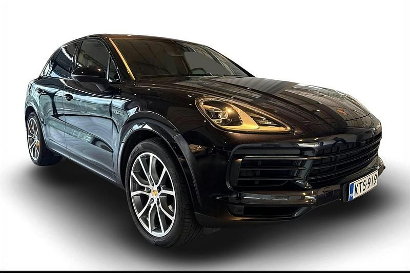 Musta Käytetty 2020 Porsche Cayenne Katumaasturi | 56 800 € (Perustarjous) - Kuva 1/4