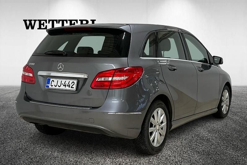 Käytetty Mercedes B180 122 HP (89 kW) 2014 Harmaa Tila-auto