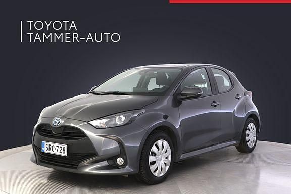 Käytetty Toyota Yaris Active 114 HP (83 kW) 2024 Harmaa Viistoperä