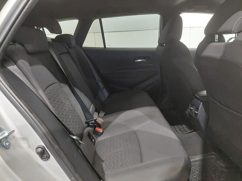 Käytetty Suzuki Swace GLX 122 HP (89 kW) 2021 Hopea Farmari