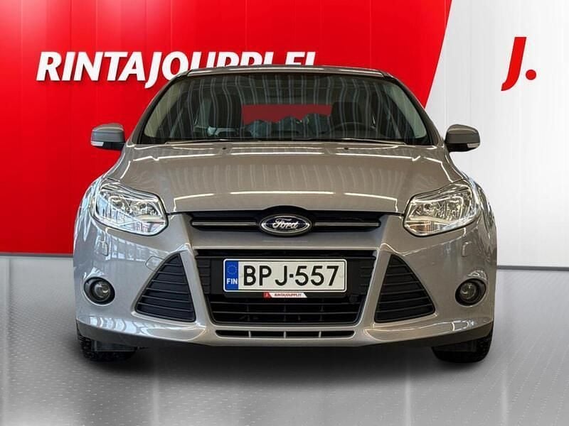 Käytetty Ford Focus Trend 125 HP (91 kW) 2012 Harmaa Farmari