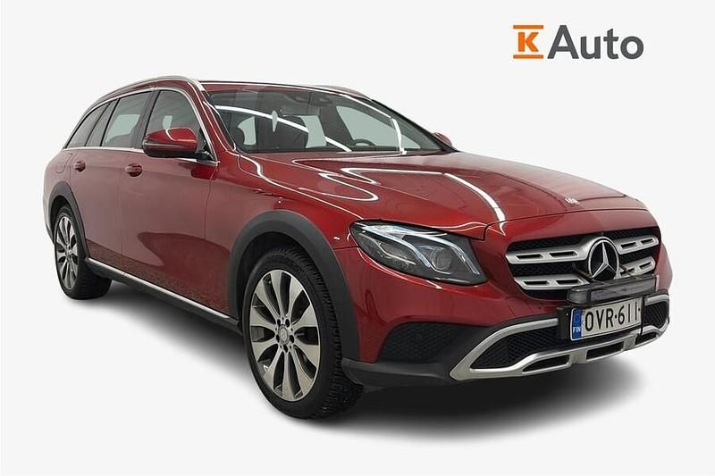 Käytetty Mercedes E220 All-Terrain 194 HP (142 kW) 2017 Punainen Farmari