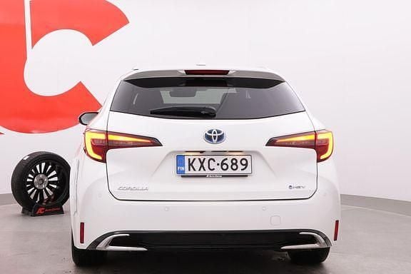 Käytetty Toyota Corolla 140 HP (102 kW) 2025 Valkoinen Farmari