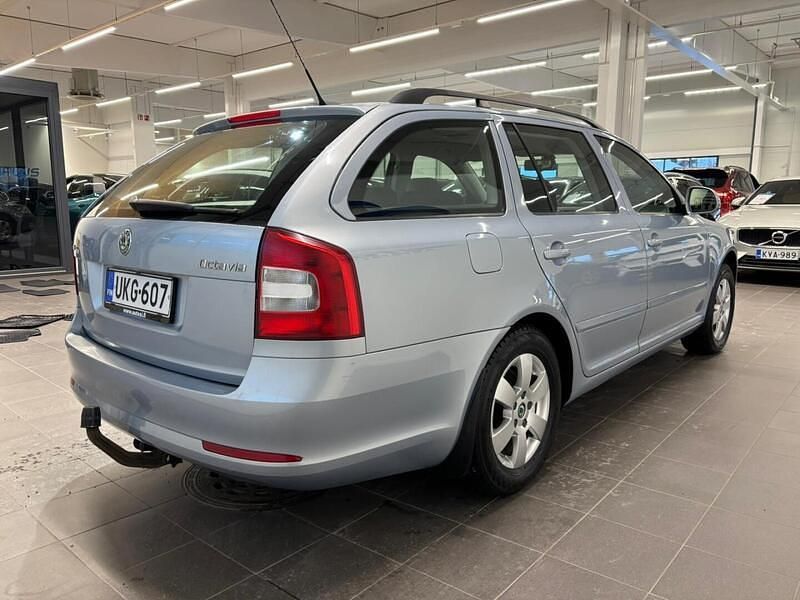 Käytetty Skoda Octavia Elegance 160 HP (117 kW) 2011 Sininen Farmari
