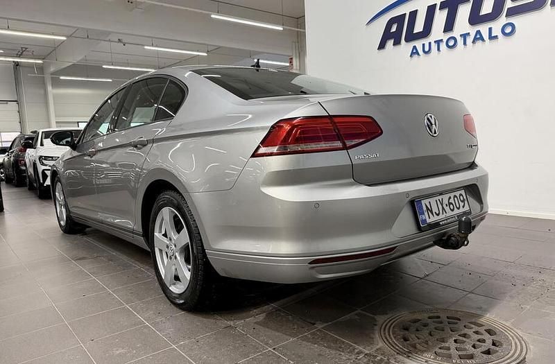 Käytetty VW Passat Trendline 163 HP (119 kW) 2016 Harmaa Sedan
