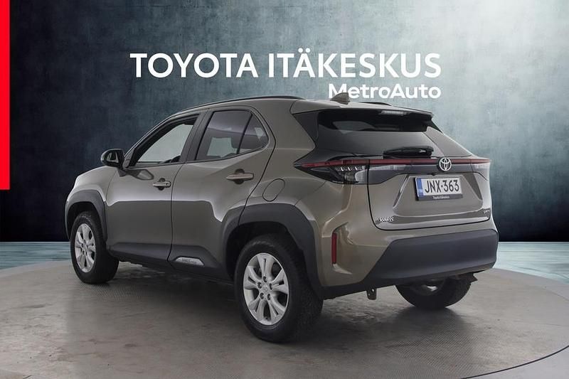 Käytetty Toyota Yaris Cross 116 HP (85 kW) 2025 Ruskea (beige) Katumaasturi