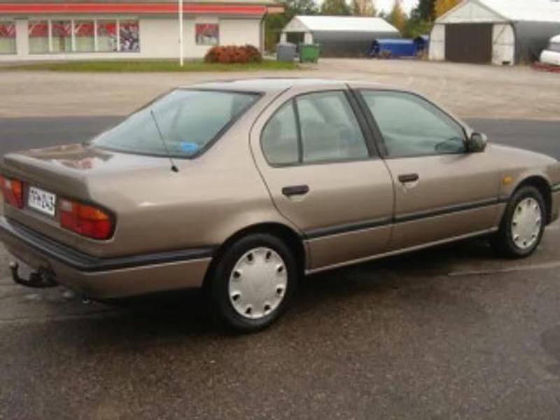 Käytetty Nissan Primera 116 HP (85 kW) 1990 Ruskea Sedan