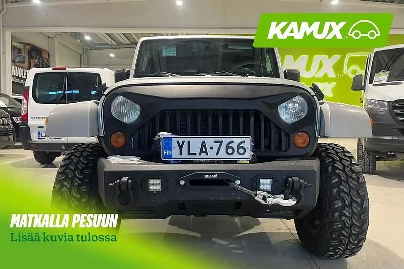 Käytetty Jeep Wrangler Sahara 271 HP (199 kW) 2008 Hopea / harmaa Katumaasturi