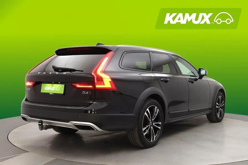 Käytetty Volvo V90 CC Pro 190 HP (139 kW) 2018 Musta Farmari