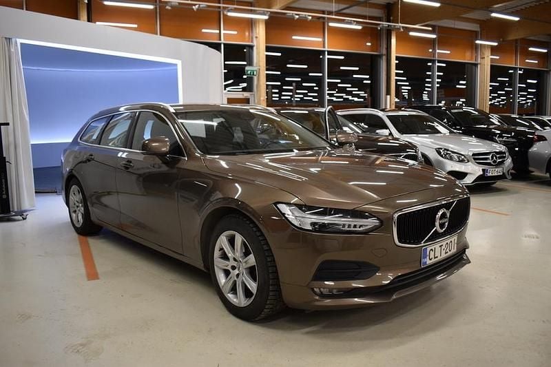 Käytetty 2018 Volvo V90 Momentum Farmari | 24 890 € (Perustarjous) - Kuva 1/4