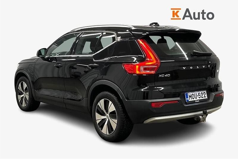 Käytetty Volvo XC40 Core 262 HP (192 kW) 2023 Musta Katumaasturi