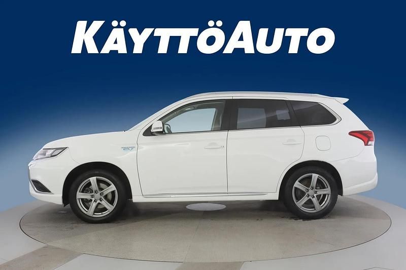 Käytetty Mitsubishi Outlander P-HEV Active 135 HP (99 kW) 2021 Val Farmari