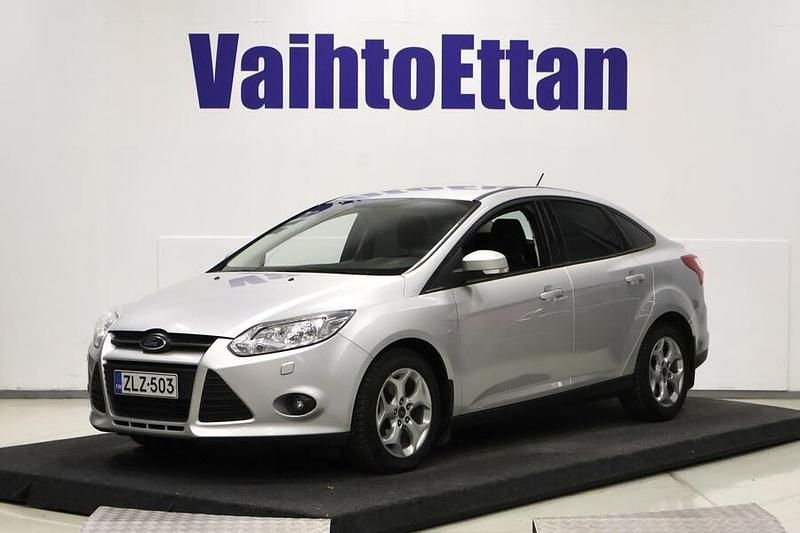 Harmaa Käytetty 2011 Ford Focus Trend Sedan | 6 850 € (Hyvä tarjous) - Kuva 1/4