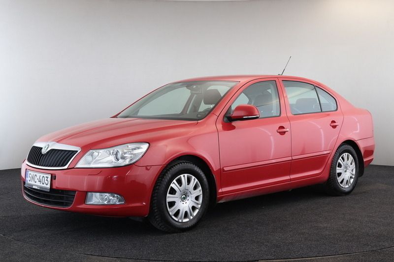 Punainen Käytetty 2011 Skoda Octavia Ambiente Viistoperä | 4 450 € (Supertarjous) - Kuva 1/4