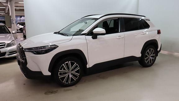 Valkoinen Käytetty 2025 Toyota Corolla Cross Edition Katumaasturi | 39 900 € (Perustarjous) - Kuva 1/4