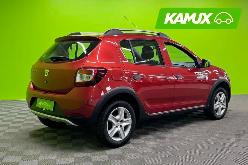 Käytetty Dacia Sandero Prestige 90 HP (66 kW) 2016 Punainen Sedan