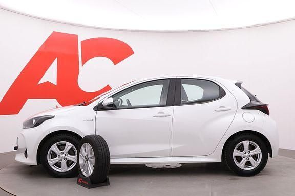 Käytetty Toyota Yaris Active 114 HP (83 kW) 2021 Pearl white Viistoperä
