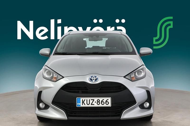 Käytetty Toyota Yaris Hybrid Active 2022