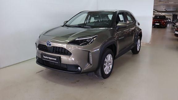 Ruskea (beige) Käytetty 2022 Toyota Yaris Cross Active Katumaasturi | 26 480 € (Perustarjous) - Kuva 1/4