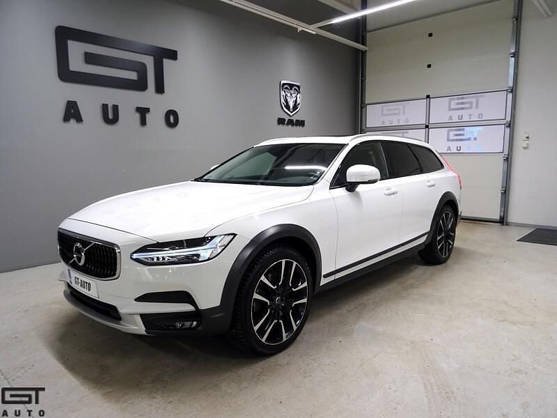 Käytetty Volvo V90 CC Pro 235 HP (172 kW) 2019 Farmari