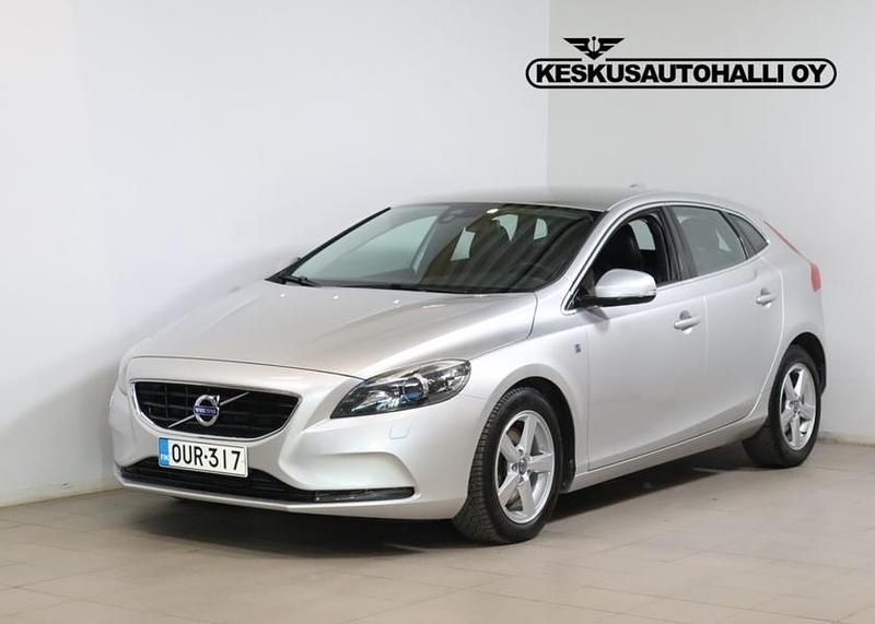 Käytetty Volvo V40 Business Edition 114 HP (83 kW) 2015 Valkoinen Viistoperä