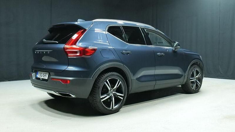 Käytetty Volvo XC40 Business Edition 262 HP (192 kW) 2020 Sininen Katumaasturi
