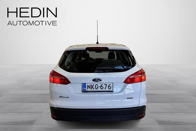 Käytetty Ford Focus Trend 125 HP (91 kW) 2016 Valkoinen Farmari