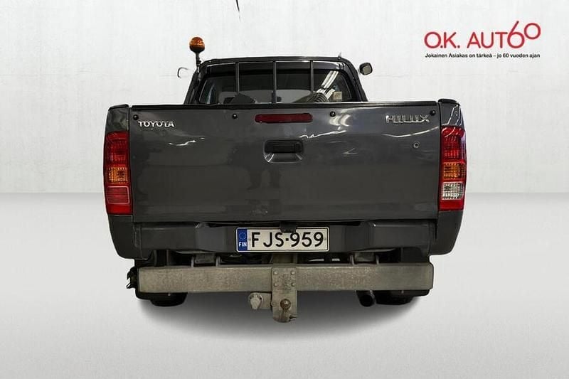 Käytetty Toyota HiLux 144 HP (105 kW) 2010 Harmaa Nouto
