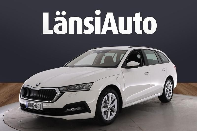 Valkoinen Käytetty 2023 Skoda Octavia Ambition Farmari | 25 790 € (Hyvä tarjous) - Kuva 1/1