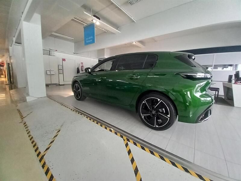 Käytetty Peugeot e-308 Allure 114 kW (156 HP) 2024 Vihreä Viistoperä