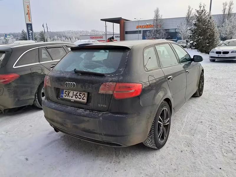 Käytetty Audi A3 Attraction 105 HP (77 kW) 2010 Viistoperä