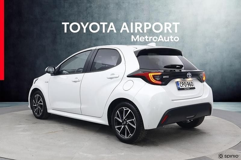 Käytetty Toyota Yaris Hybrid Style 116 HP (85 kW) 2021 Valkoinen Viistoperä
