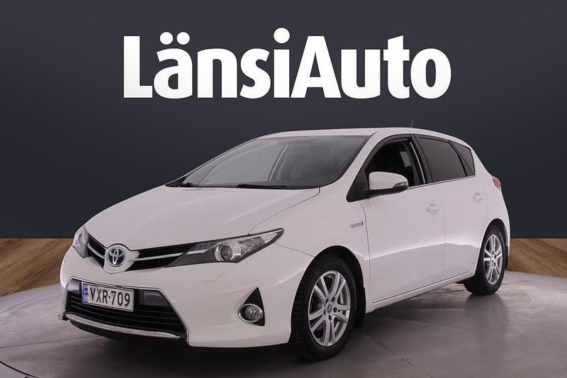 Käytetty 2015 Toyota Auris Hybrid Active Viistoperä | 12 280 € (Perustarjous) - Kuva 1/1