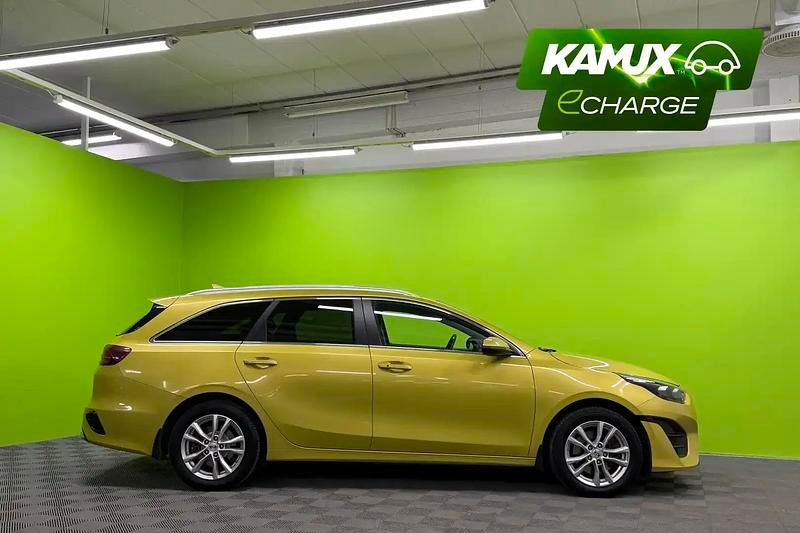 Käytetty Kia Ceed Sportswagon Premium 105 HP (77 kW) 2021 Keltainen / beige Farmari