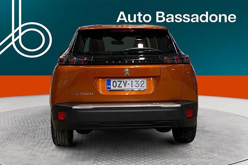 Käytetty Peugeot e-2008 Active 100 kW (136 HP) 2023 Katumaasturi