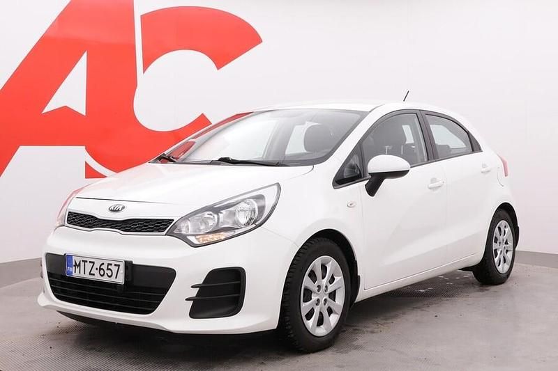 Käytetty Kia Rio LX 84 HP (61 kW) 2016 Valkoinen Viistoperä