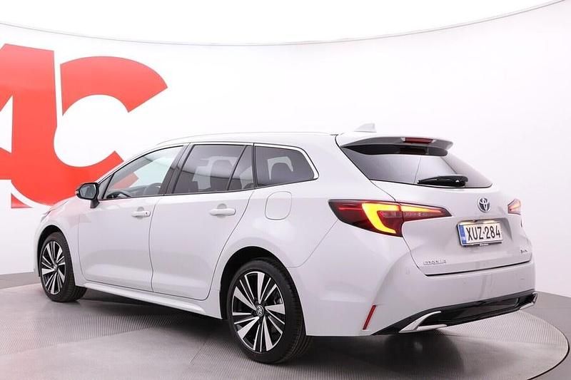 Käytetty Toyota Corolla Edition 140 HP (102 kW) 2025 Harmaa Farmari