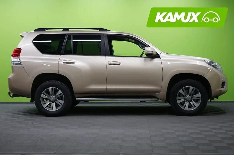 Käytetty Toyota Land Cruiser Luxury 173 HP (127 kW) 2010 Hopea / harmaa Katumaasturi