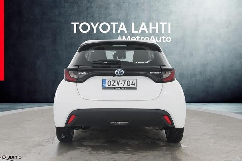 Käytetty Toyota Yaris Hybrid Active 116 HP (85 kW) 2023 Viistoperä
