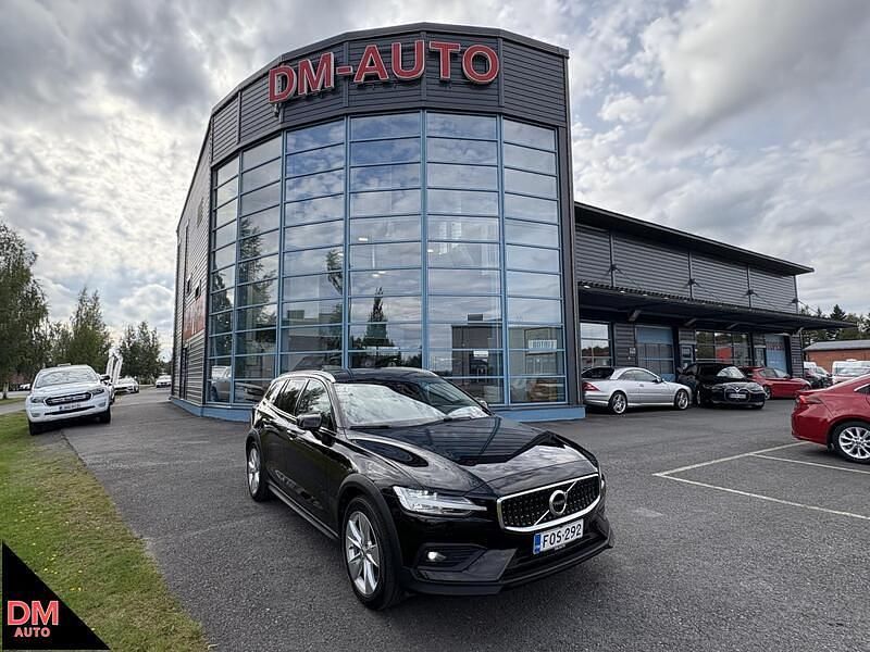 Musta Käytetty 2021 Volvo V60 CC Business Edition Farmari | 29 780 € (Perustarjous) - Kuva 1/4