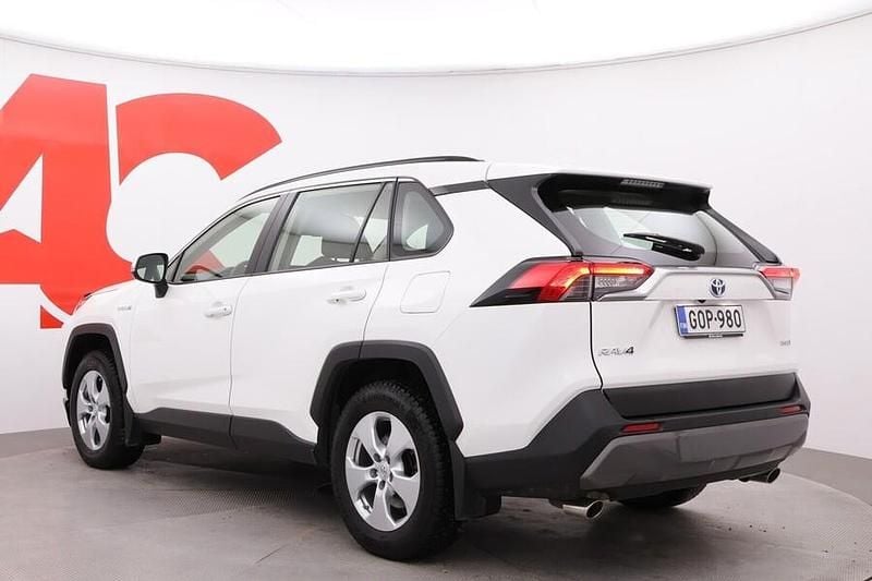 Käytetty Toyota RAV4 Hybrid Active 218 HP (160 kW) 2021 Valkoinen Katumaasturi