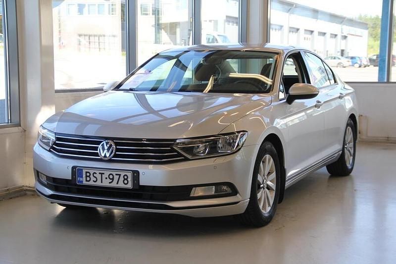 Hopea Käytetty 2015 VW Passat Trendline Sedan | 10 990 € (Hyvä tarjous) - Kuva 1/4