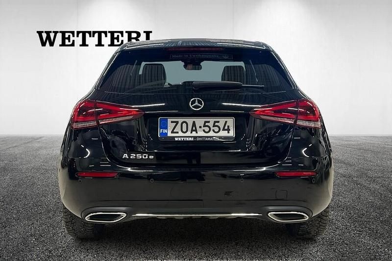 Käytetty Mercedes A250 Business 160 HP (117 kW) 2022 Viistoperä