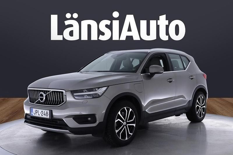 Harmaa Käytetty 2020 Volvo XC40 Business Edition Katumaasturi | 26 790 € (Perustarjous) - Kuva 1/2