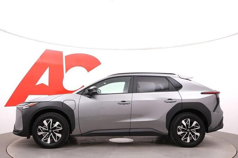 Käytetty Toyota bZ4X Edition 160 kW (218 HP) 2025 Harmaa Katumaasturi