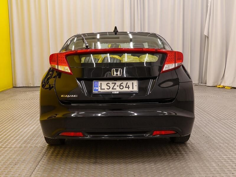 Käytetty Honda Civic Comfort 120 HP (88 kW) 2013 Viistoperä